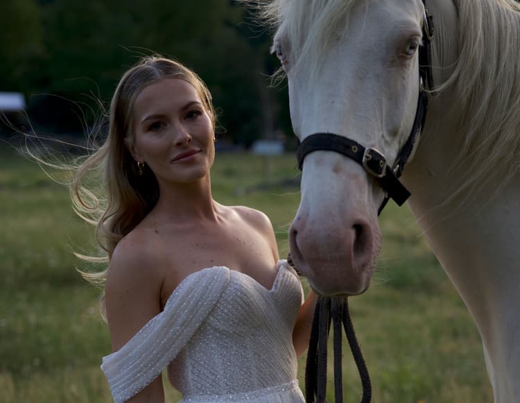 The wedding venue which has the best, most versatile wedding packages in Hawke's Bay is probably Mohaka River Farm - so many amazing photos opportunities and experiences; what a majestic place!